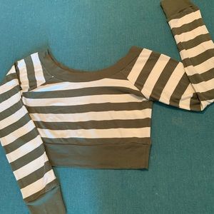 Cropped long sleeves shirt